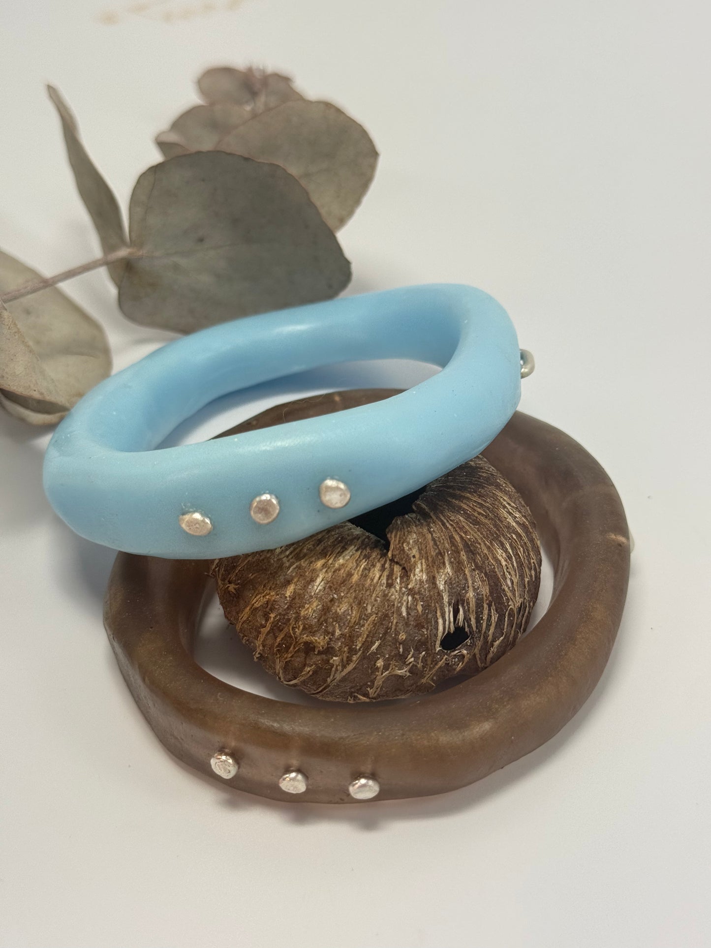 Baby resin and silver 'woopy' bangle - regular size