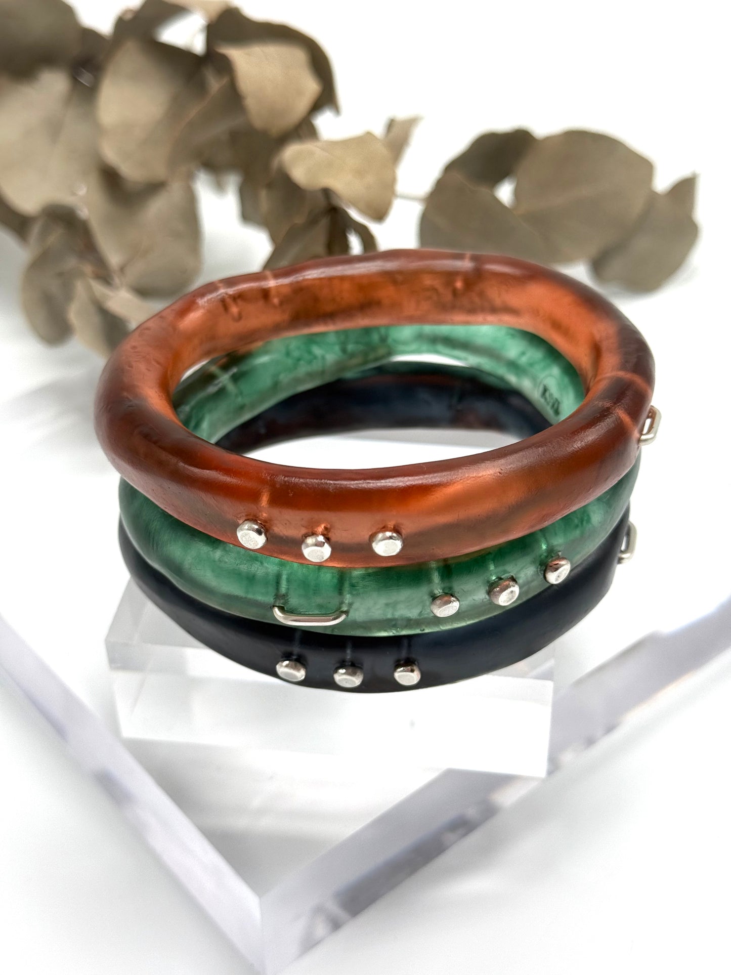 Clear resin & Gold 'woopy' bangle -XL