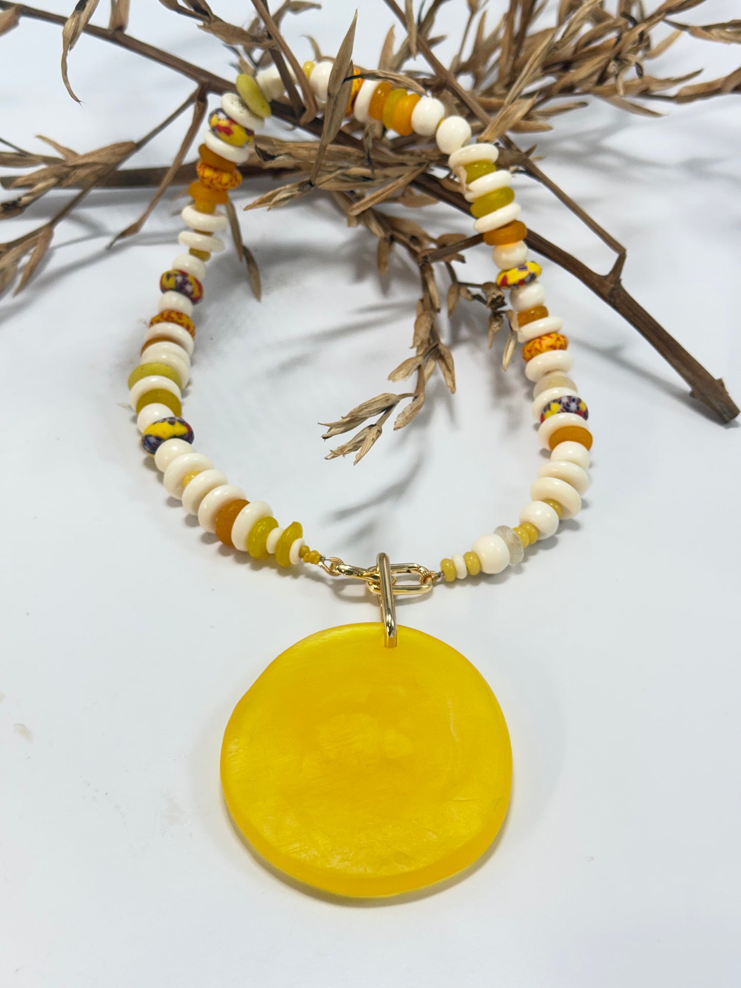 Yellow & Cream semi precious beads with gold catches with removable pendant