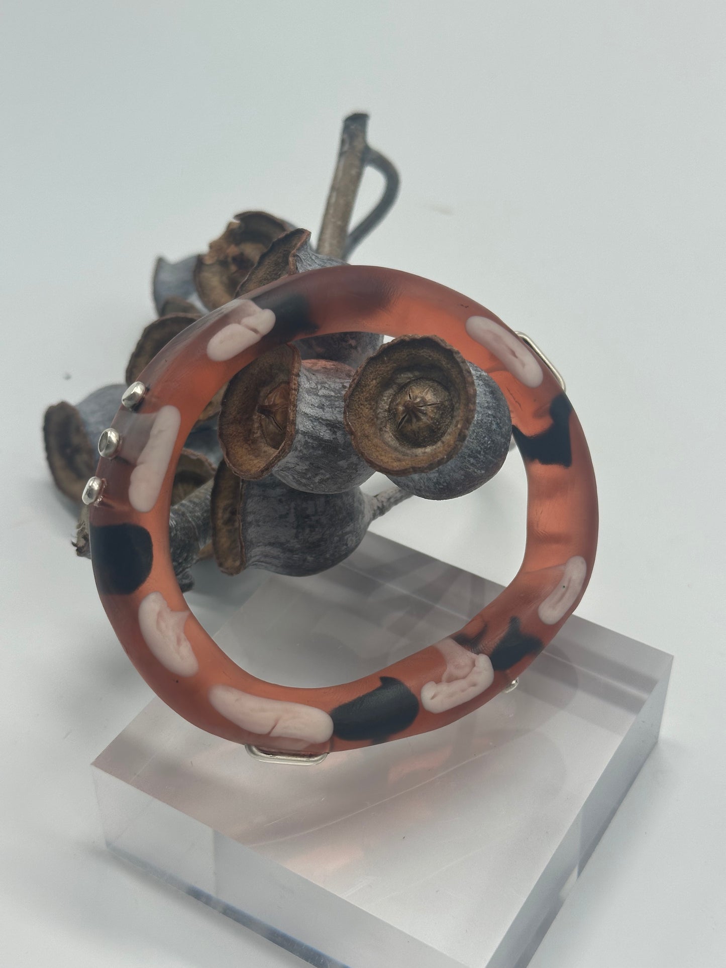 Black/Tortoise /White shell Resin with silver woopy bangle - xl
