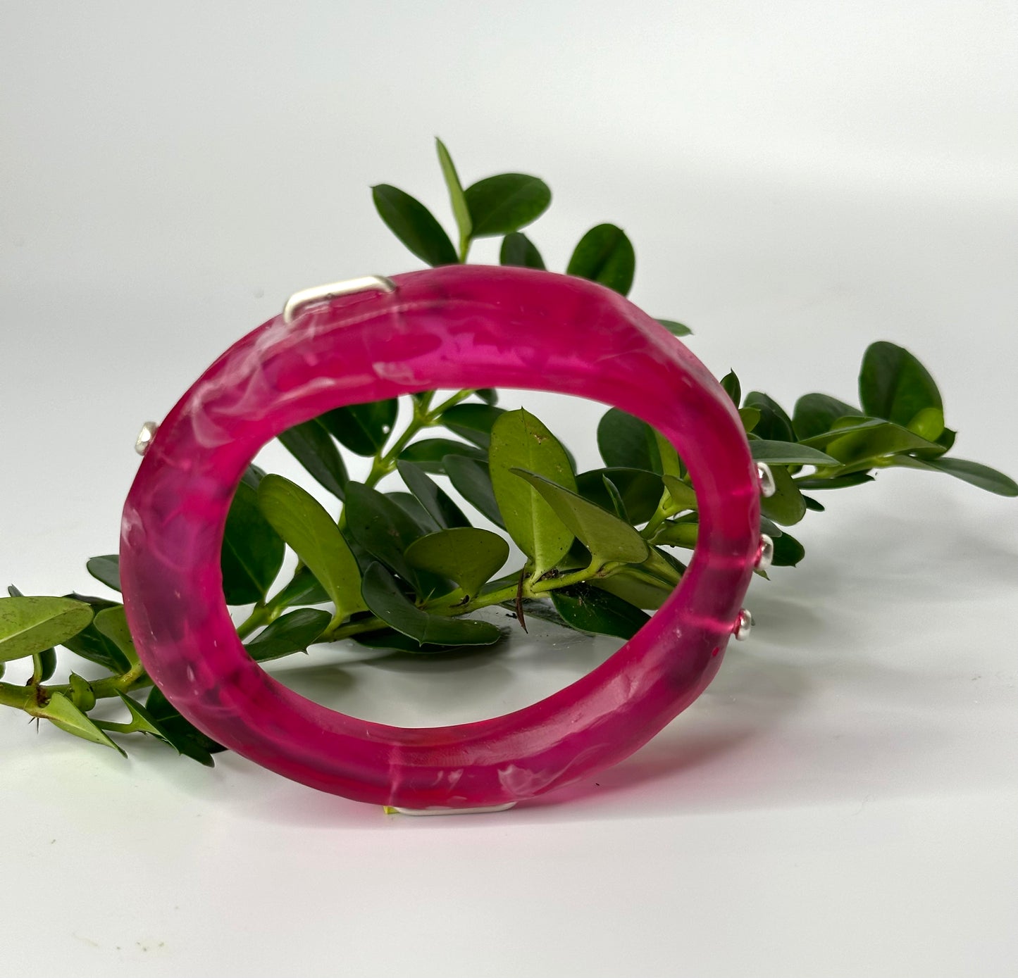 Pinky Red & White swirl Resin woopy bangle