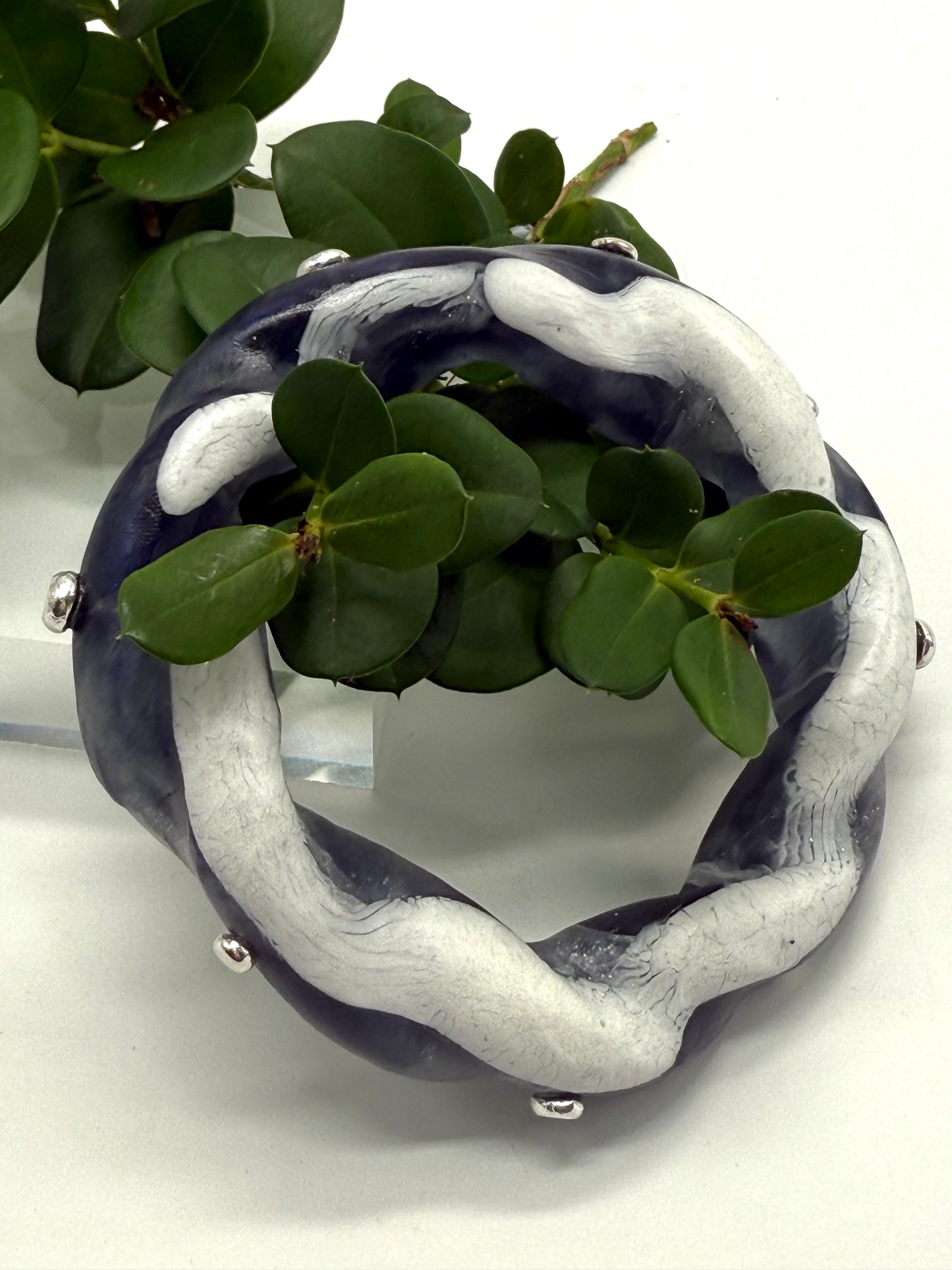 Navy/silver & White Chunky twist resin & silver bangle