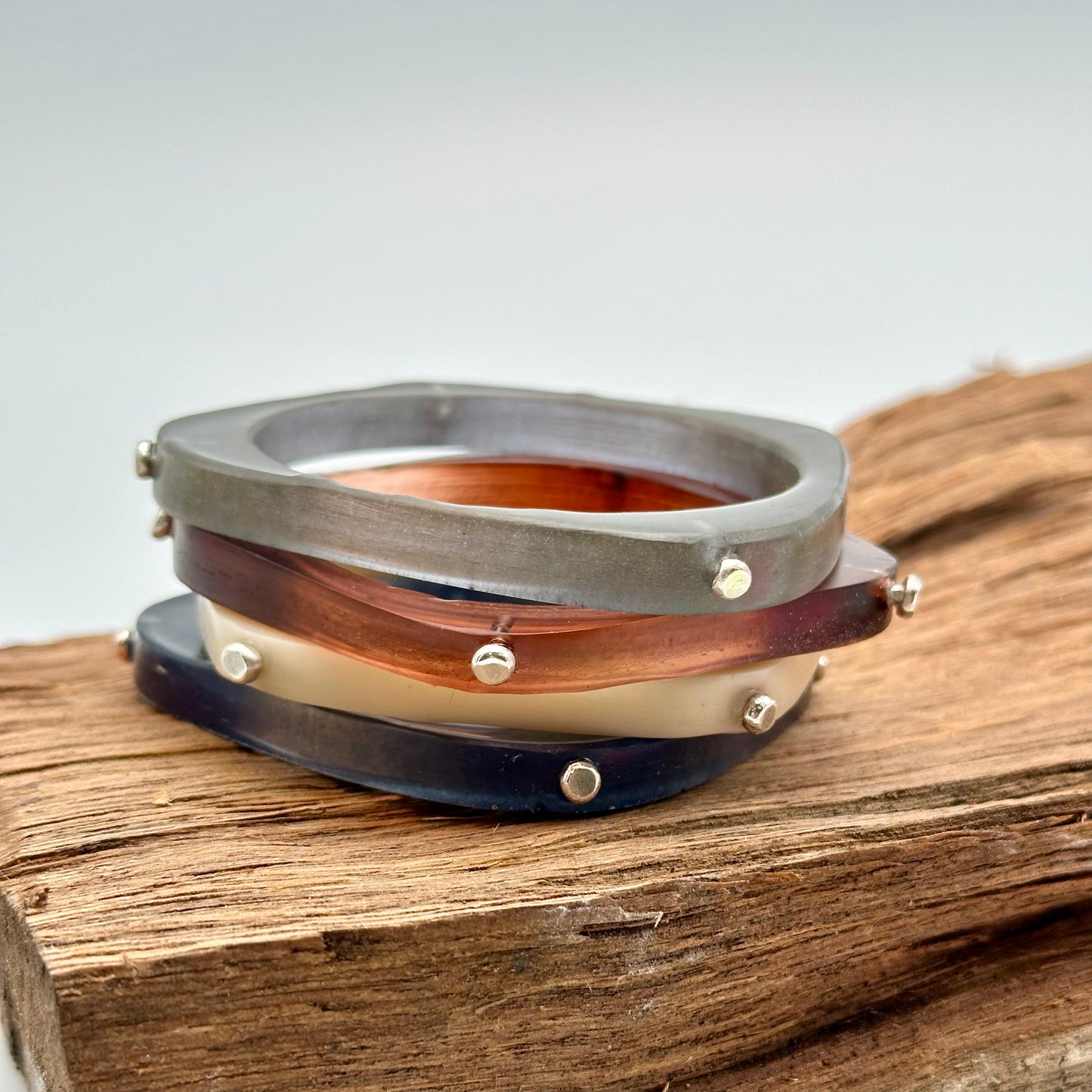 Moss Square Round KWD Classic Resin & Silver Bangle