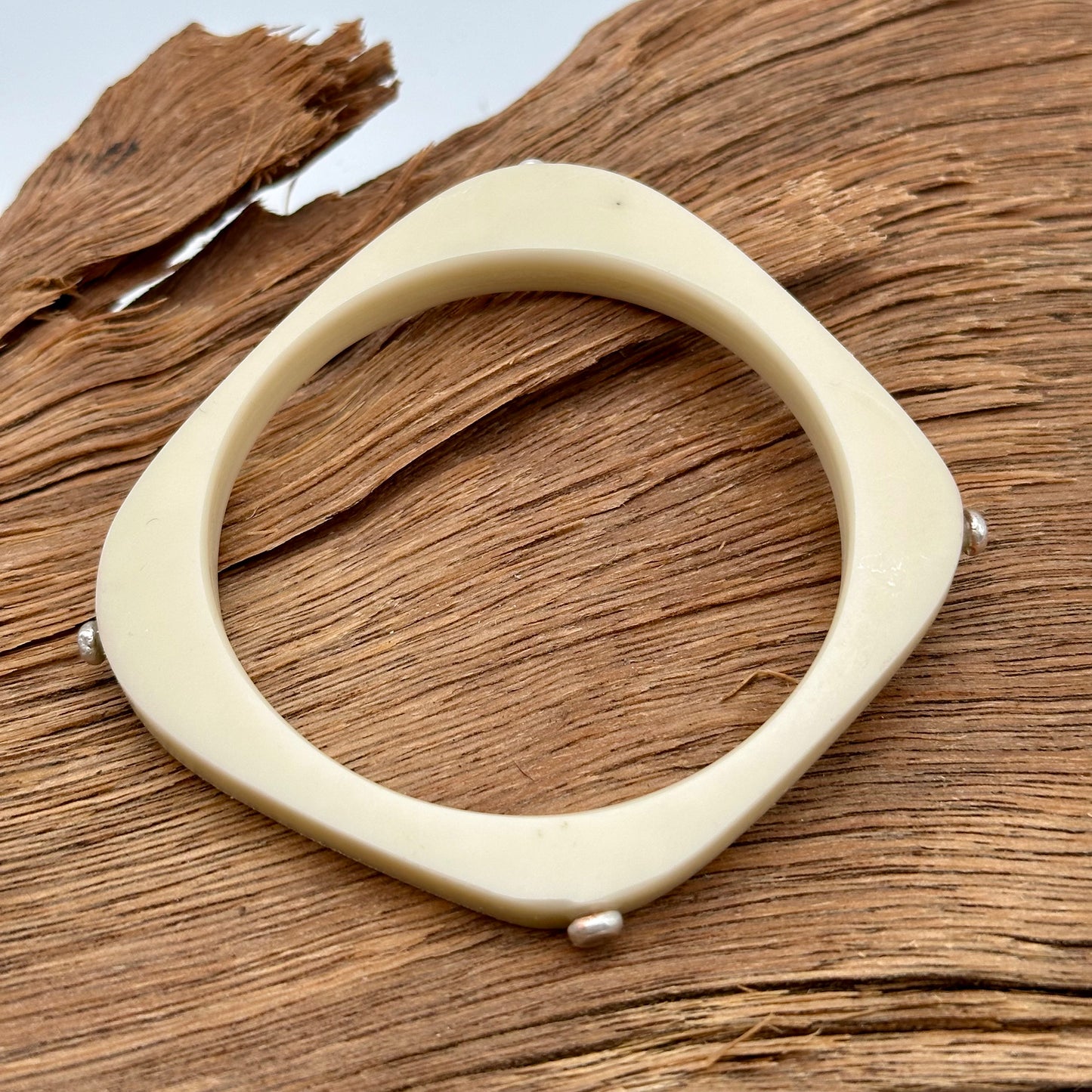 Cream Square Round KWD Classic Resin & Silver Bangle