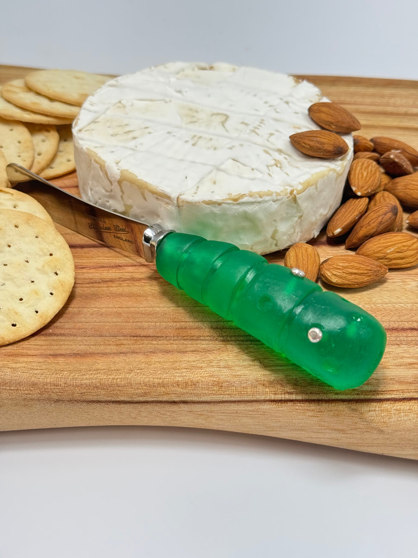 Cheese knife - Jade Green resin - stripe & spot handle with silver