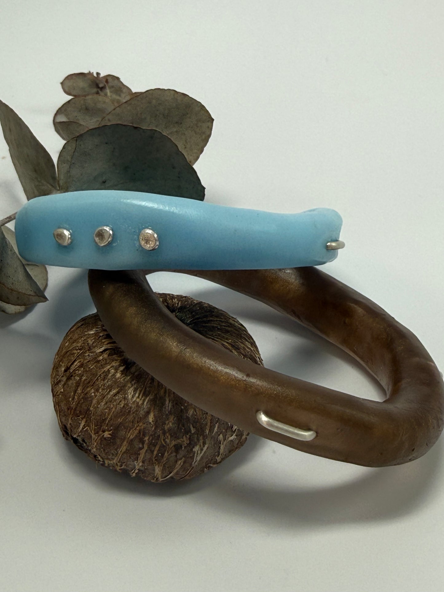 Brown resin and silver 'woopy' bangle - regular size
