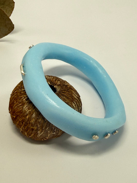 Baby  resin and silver 'woopy' bangle - regular size
