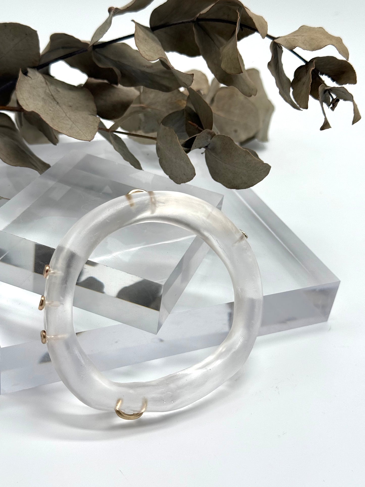 Clear resin & Gold 'woopy' bangle -XL