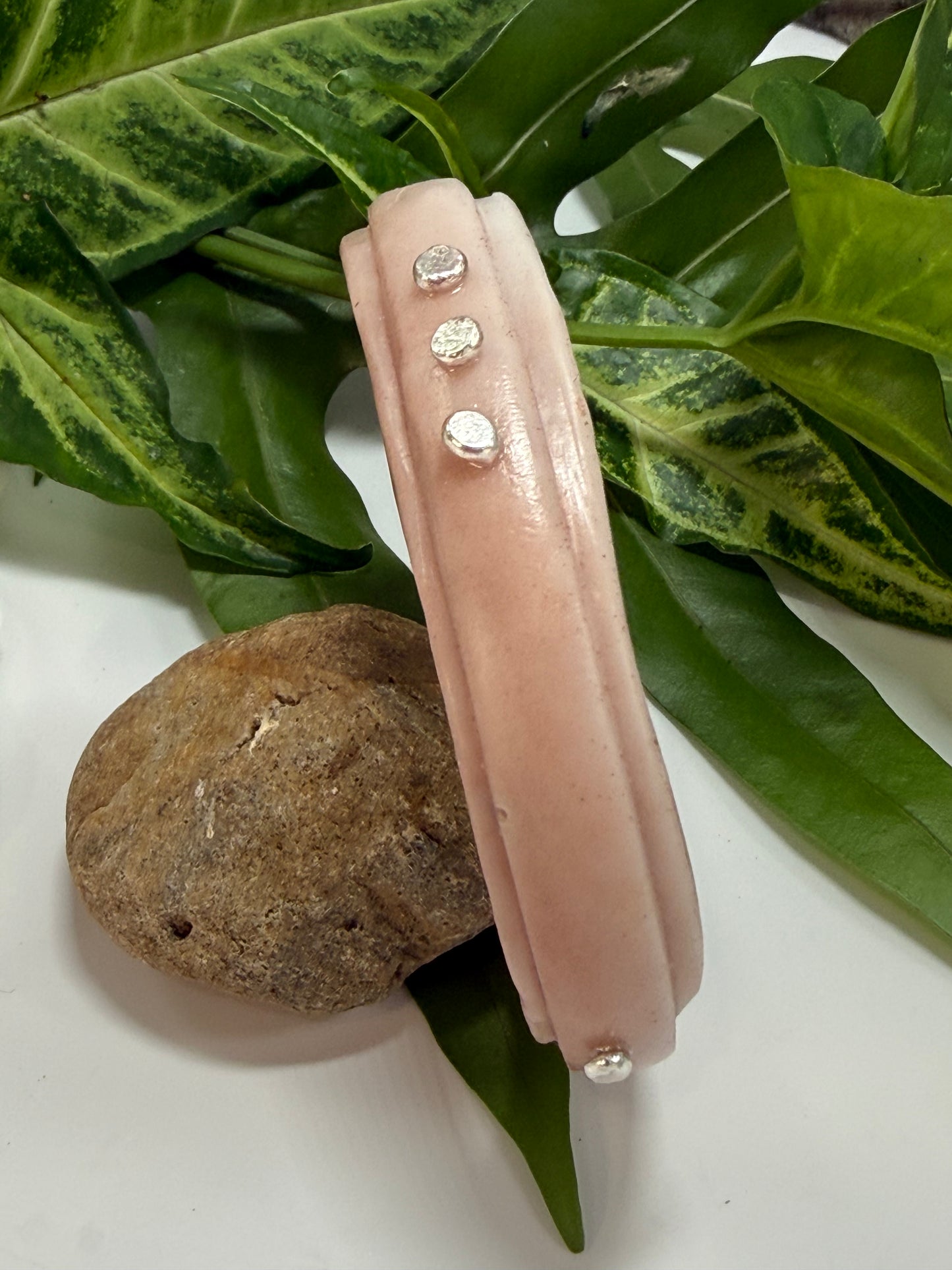 Cream/gold coloured resin rim bangle with sterling silver rivets