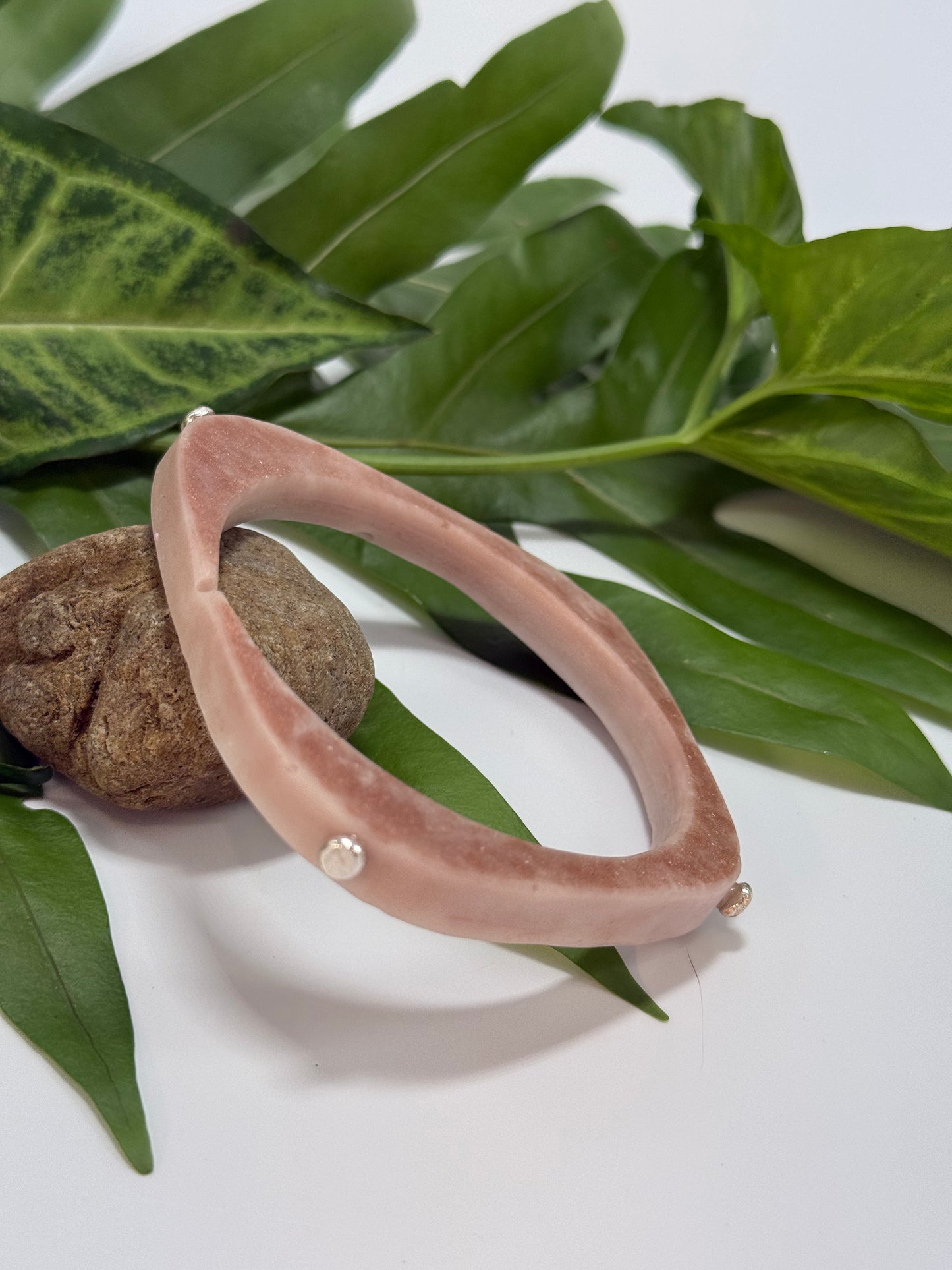Cream/gold red 'square round' bangle with silver