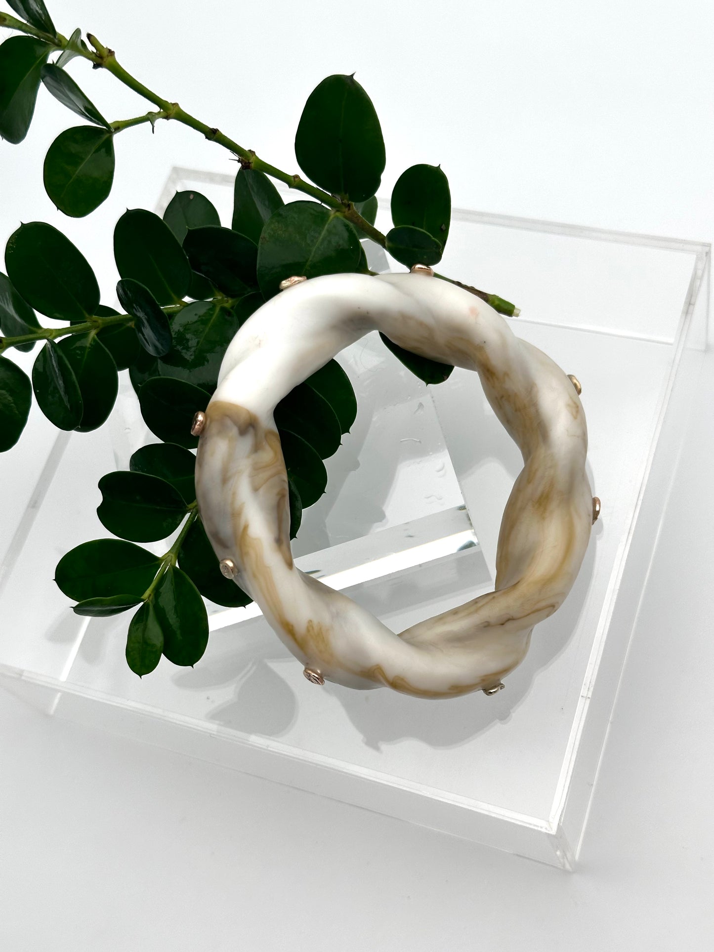 Cream/Coffee Coloured Chunky twist resin & Gold bangle