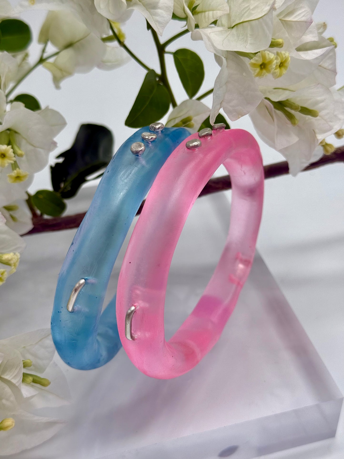 Translucent pink resin & silver woopy bangle - XL