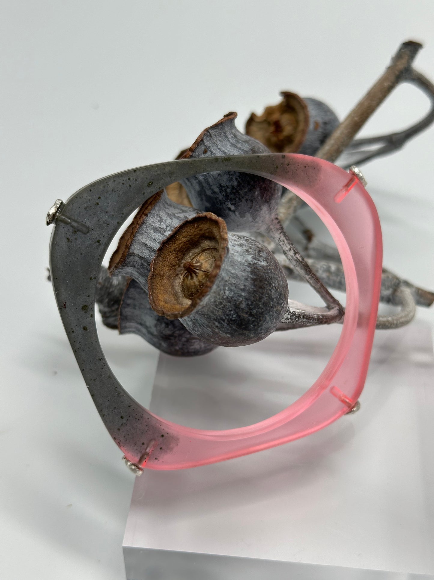 Two toned pink/moss 'square round' bangle with silver
