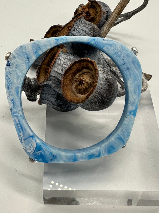 Blue/white marble 'square round' bangle with silver