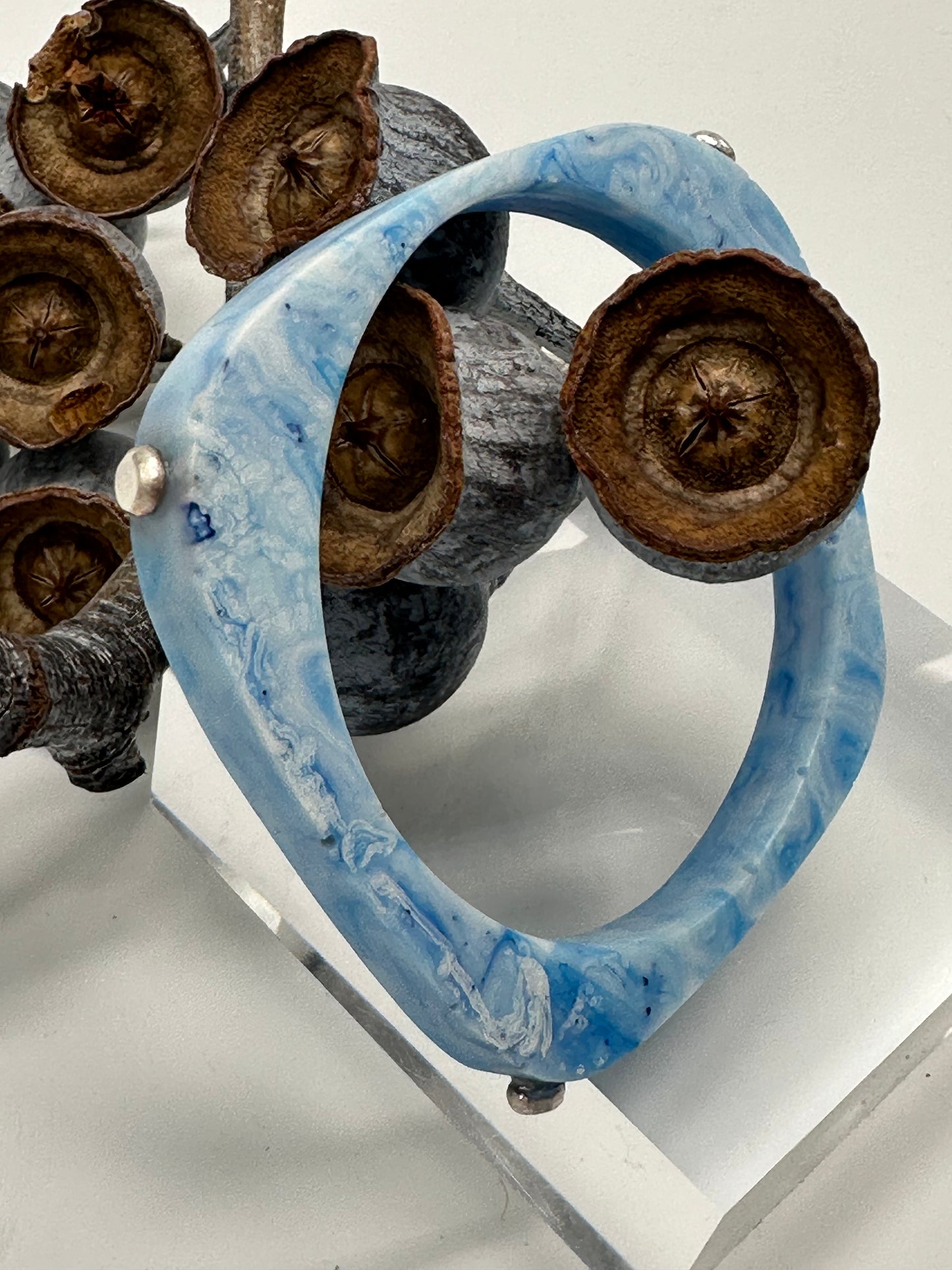 Blue/white marble 'square round' bangle with silver