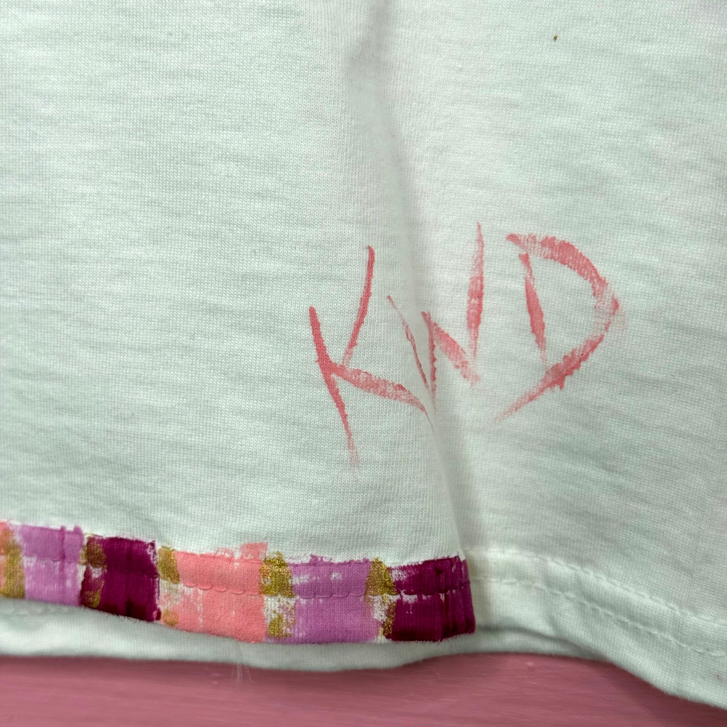 Pinks/gold striped star t-shirt - size L