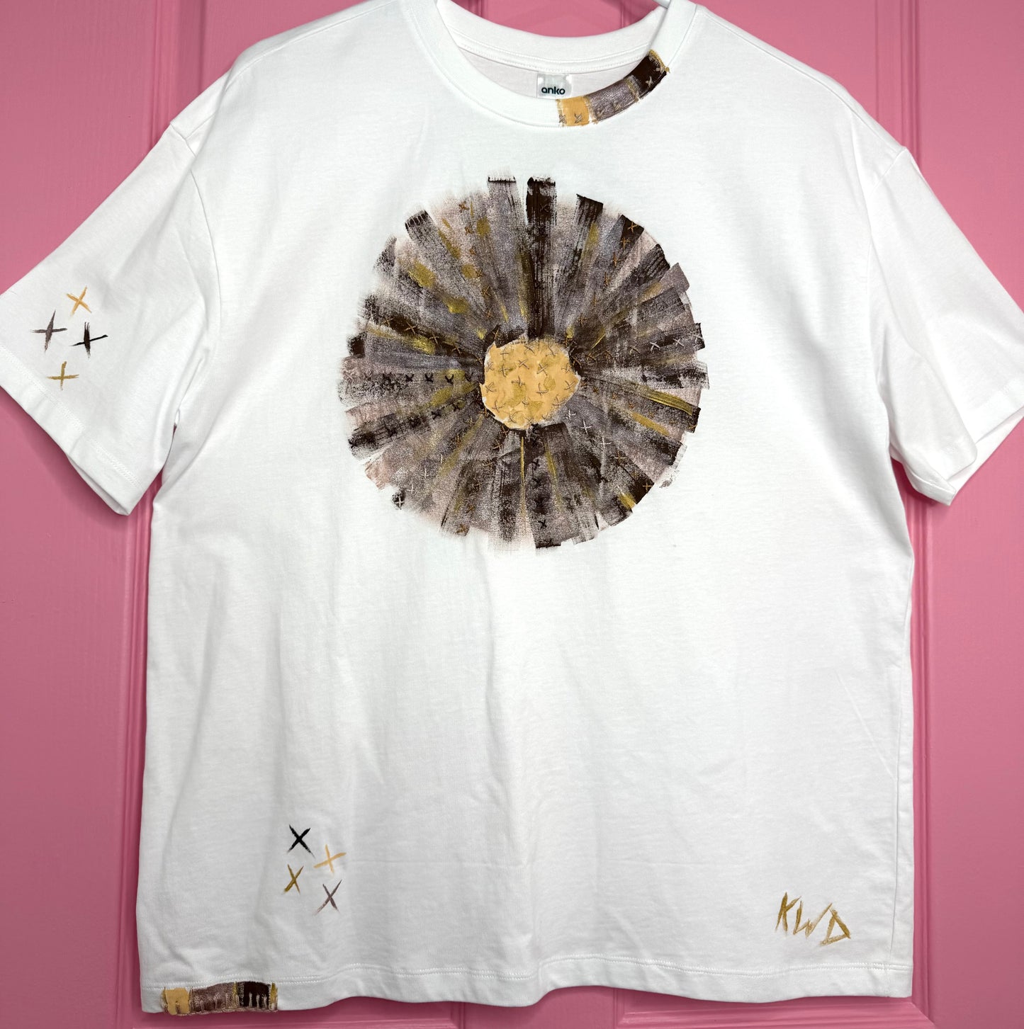 Browns/gold flower t-shirt - size L