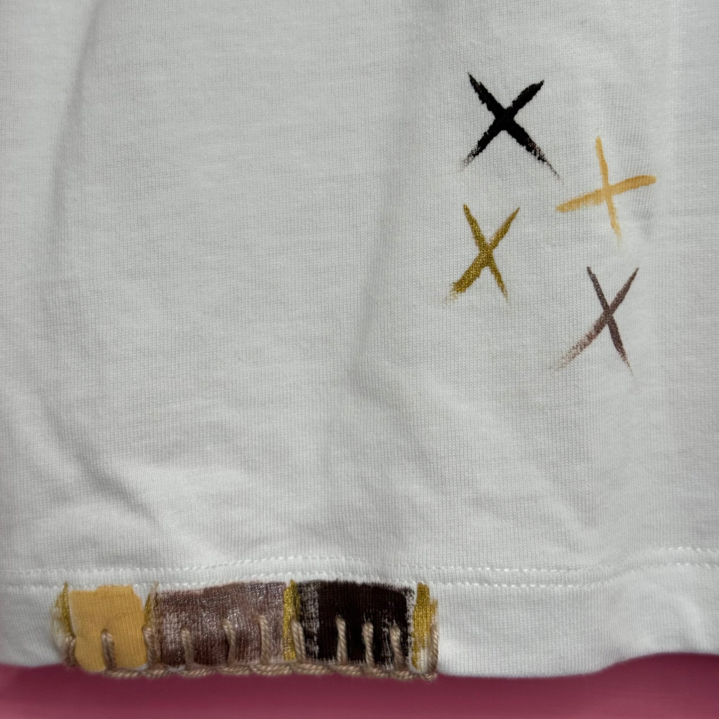 Browns/gold flower t-shirt - size L