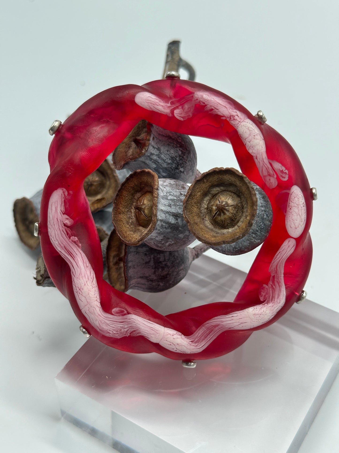Red & White Chunky twist resin & silver bangle