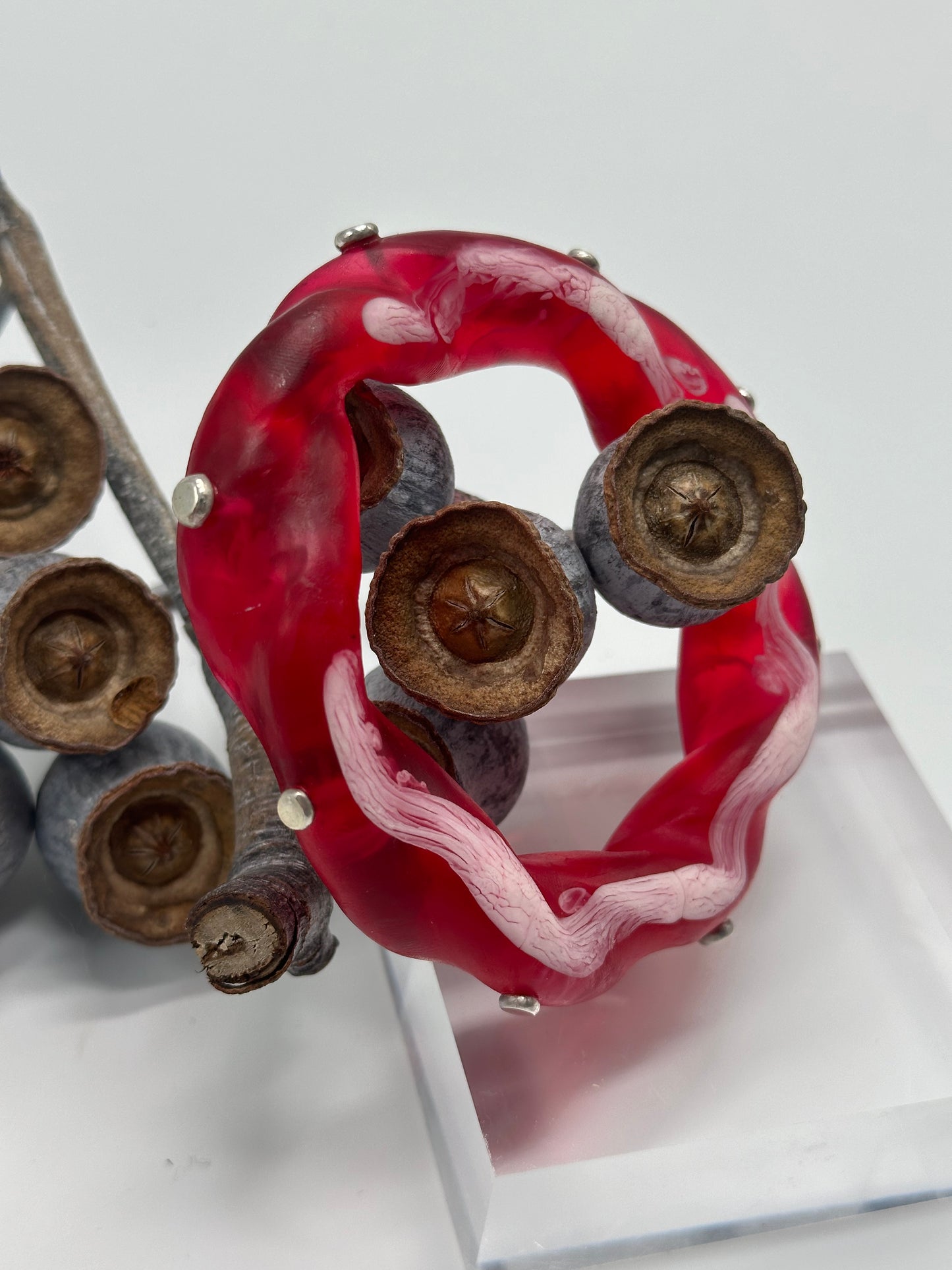 Red & White Chunky twist resin & silver bangle