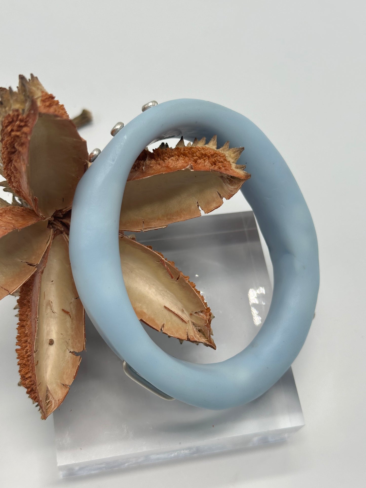 Baby Blue & Navt resin & silver 'woopy' bangle