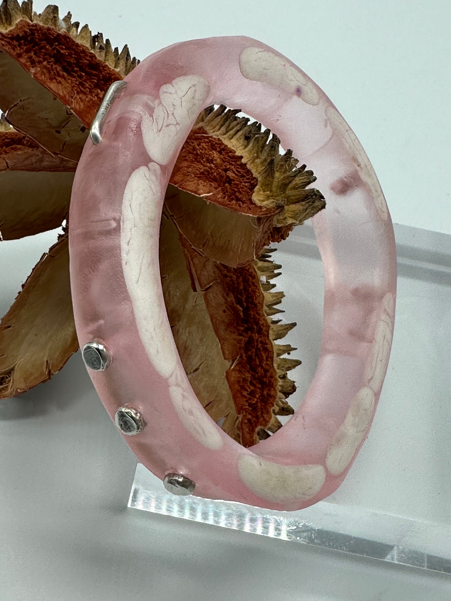 Pink & white resin & silver 'woopy' bangle
