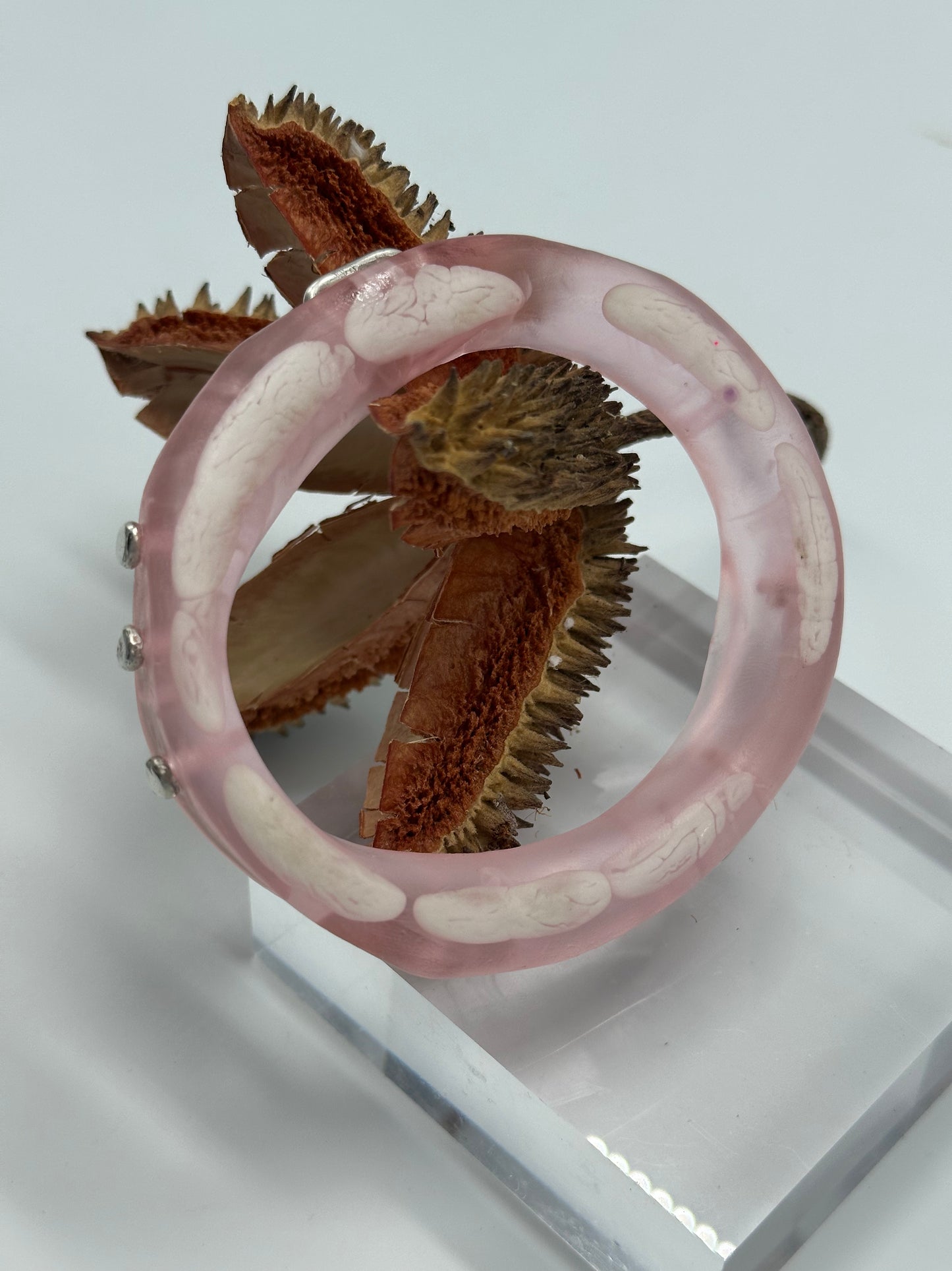 Pink & white resin & silver 'woopy' bangle