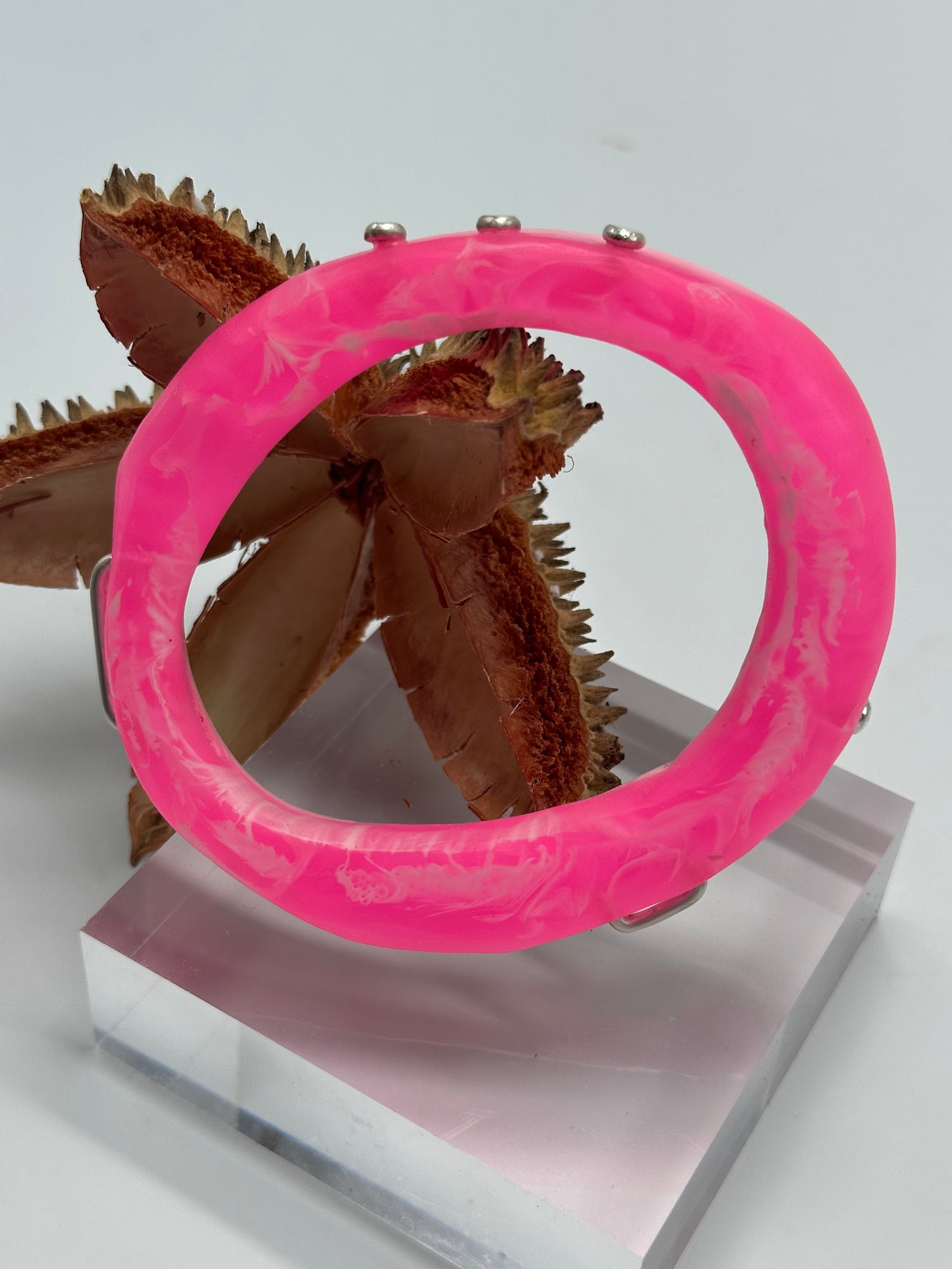Neon Pink/white resin & silver 'woopy' bangle