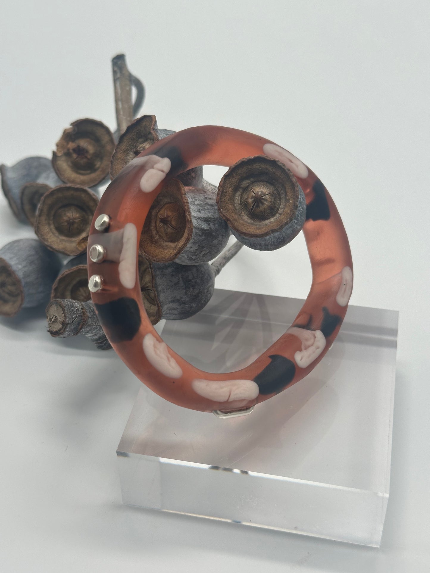 Black/Tortoise /White shell Resin with silver woopy bangle - xl