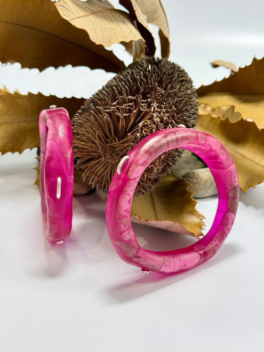 Strawberry Red/brown/white resin and silver woopy bangle - XL
