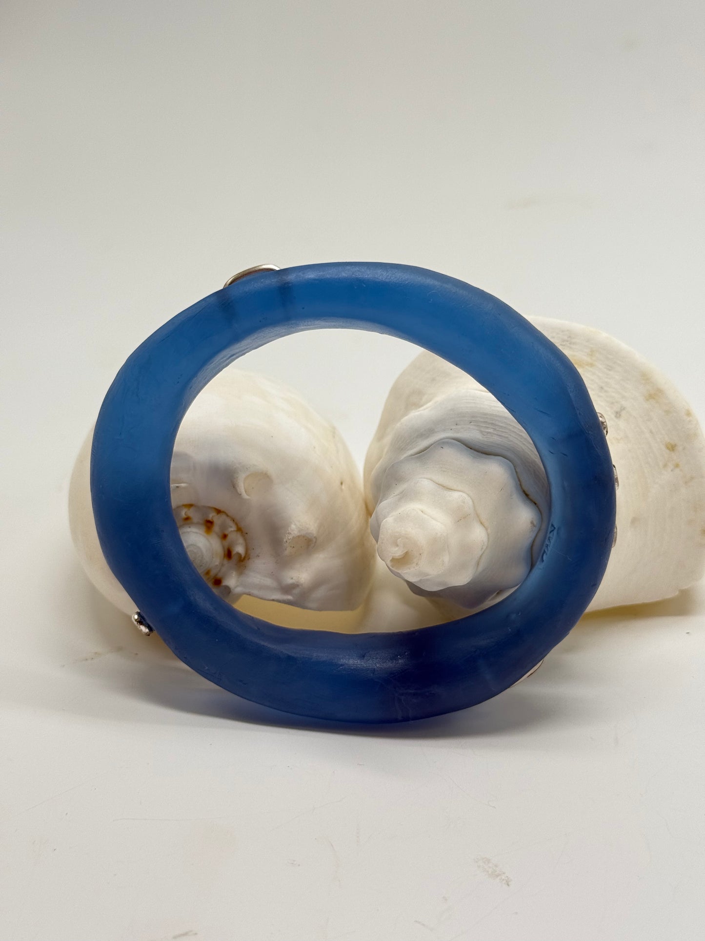 Blue resin and silver 'woopy' bangle - regular size