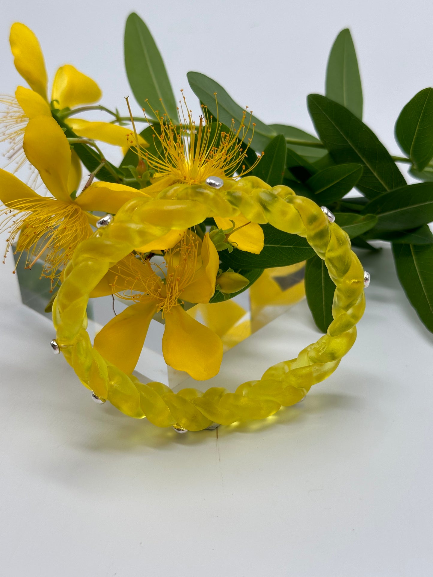 Yellow resin and sterling silver rivet plaited classic bangle