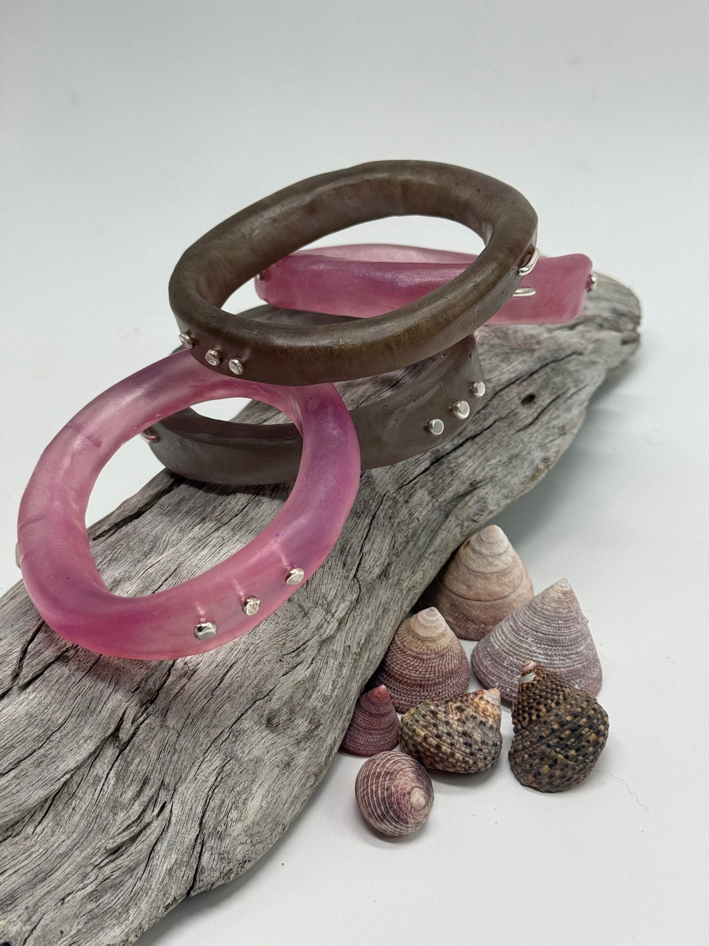 Moss resin and silver 'woopy' bangle - regular size