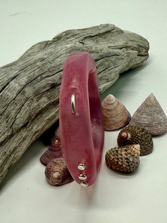 Pink resin and silver 'woopy' bangle - regular size