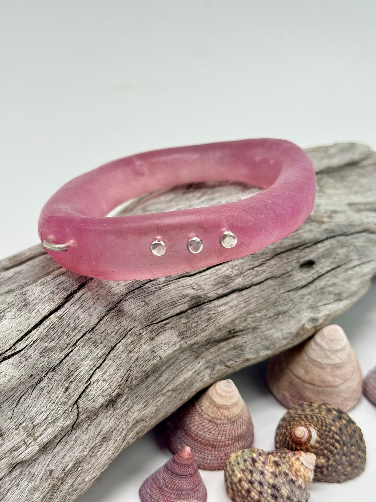 Pink resin and silver 'woopy' bangle - regular size