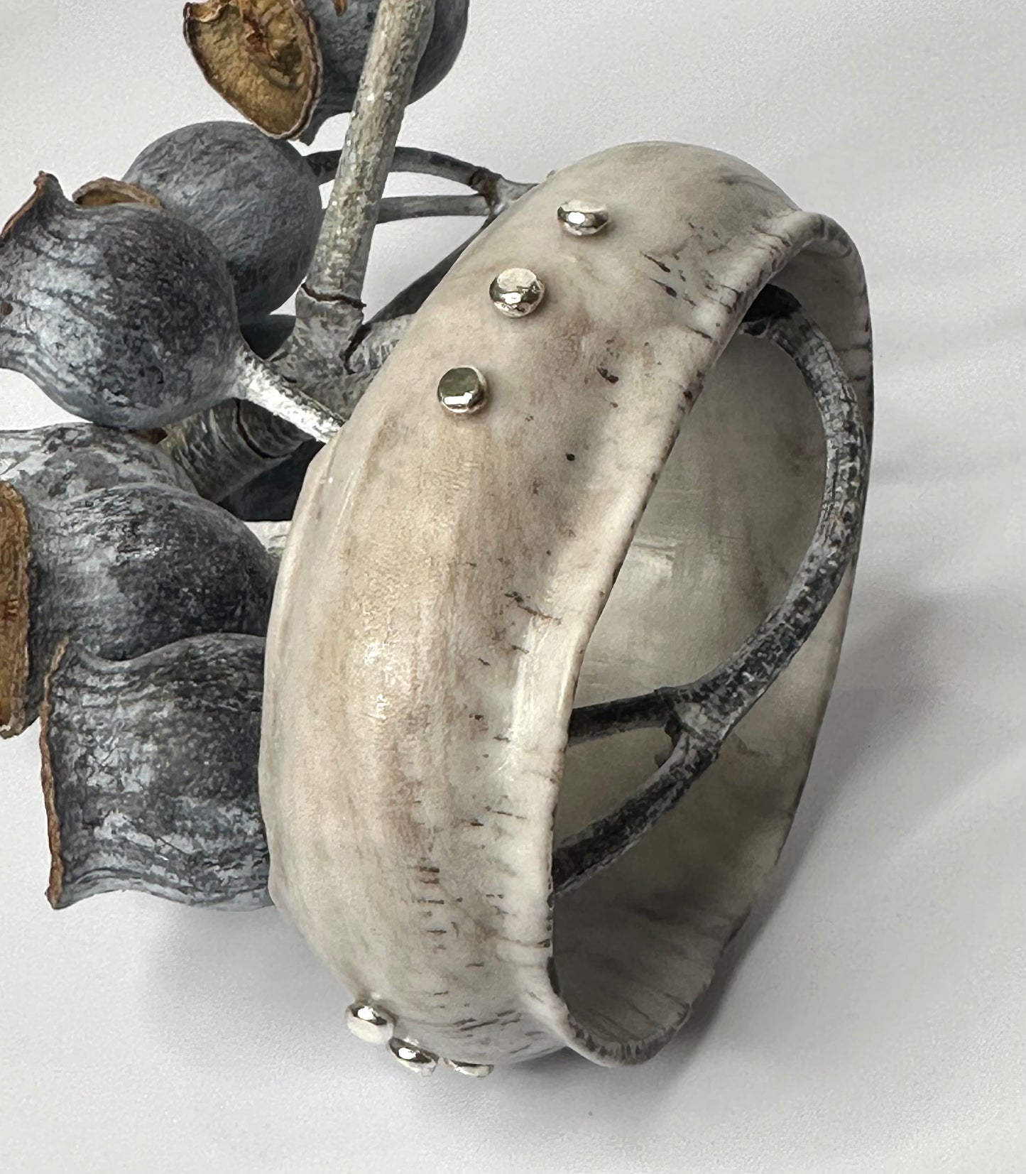 Creamy/brown Resin wide bangle