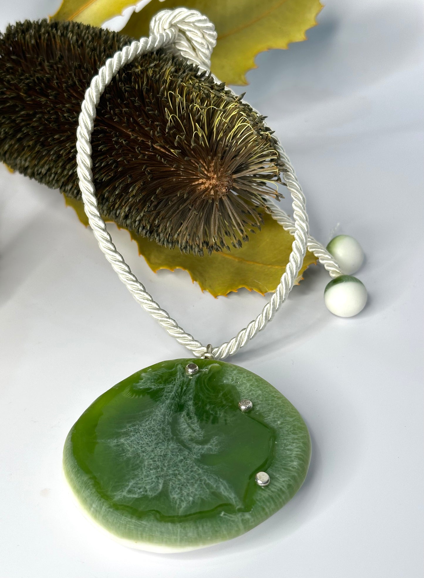 Green/White Round Pendant & silver necklace