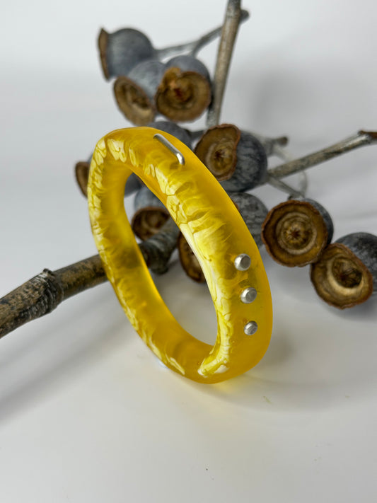Yellow/white swirl woopy bangle