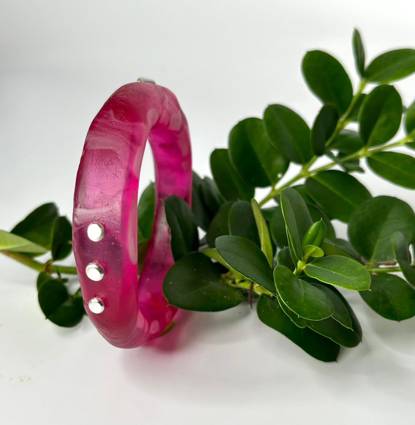 Pinky Red & White swirl Resin woopy bangle
